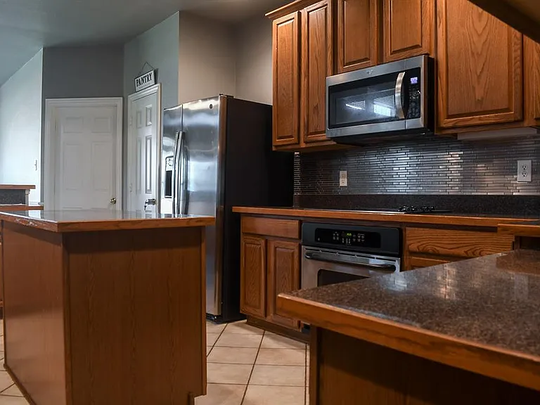 409 Royal Crest Dr — Photo 11