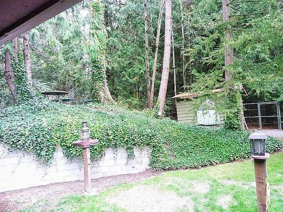  Borders the 20 Acre Woods