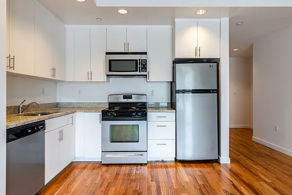 Rented by Glenmark Realty | media 4