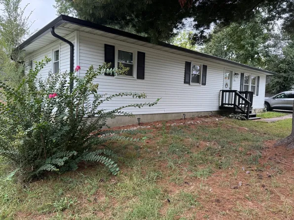 1214 Grayson St, Benton, IL 62812