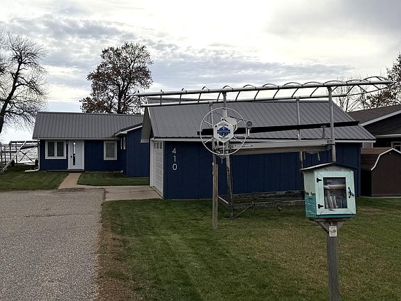 3rd image of 410 N Lake Dr