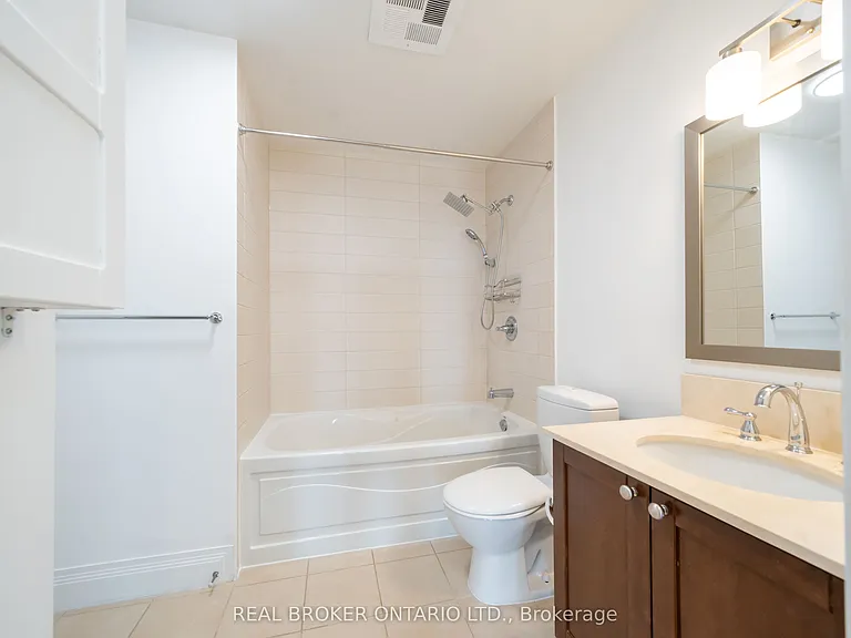 2191 Yonge St #4403 — Photo 17