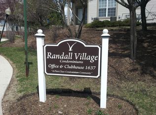 1641 Carlemont Dr APT A, Crystal Lake, IL 60014