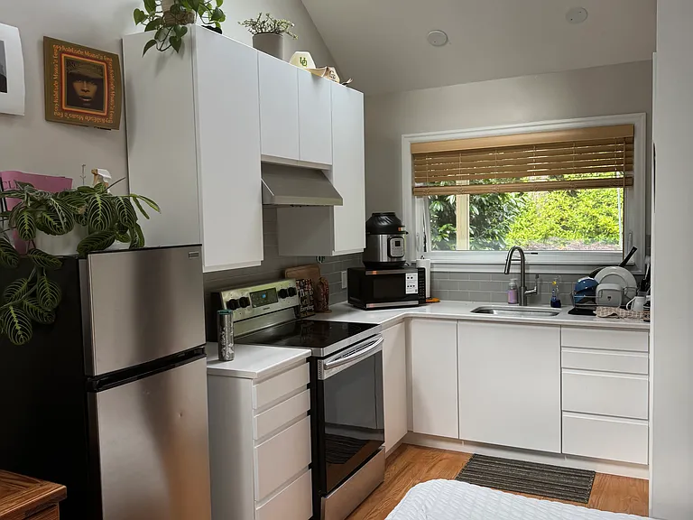 3041 SW Flower Ter #B — Photo 7