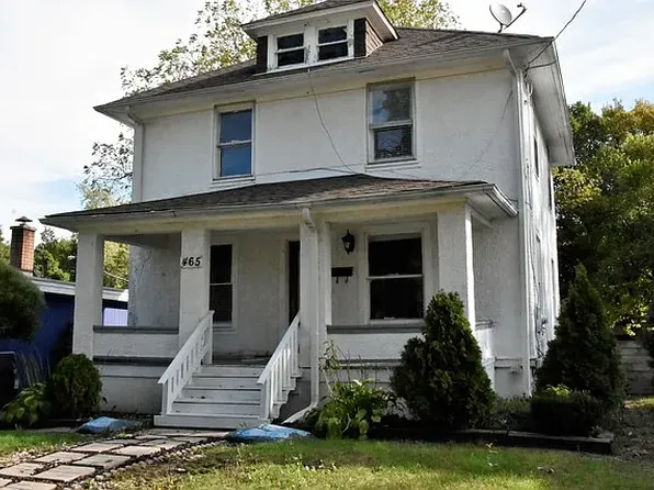 465 N Spring St, Elgin, IL 60120