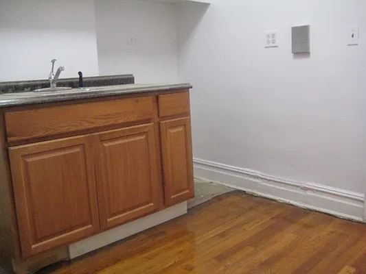 Rented by Robyn Lee, LREB | media 33