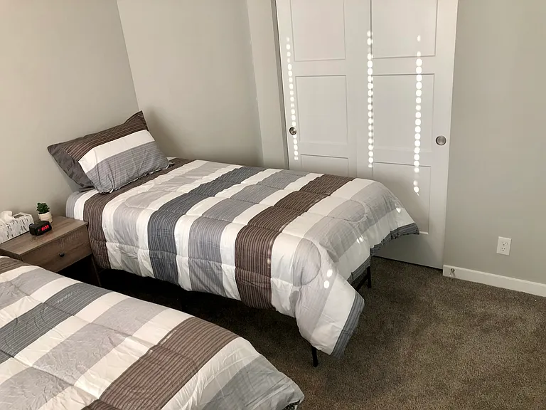 3rd bedroom (or office depending on tenant needs)