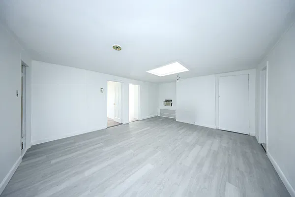 Sold by Momentum Real Estate LLC | media 5