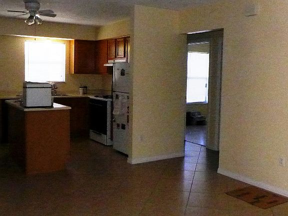 4th image of 416 Scriven Ave SW