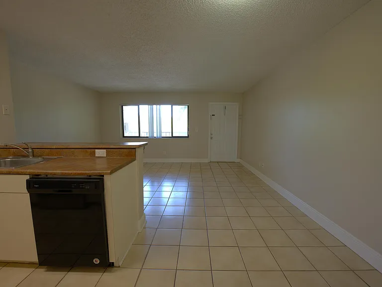 1523 Meadows Cir W — Photo 5