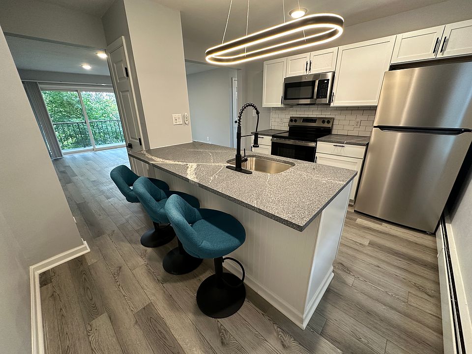 1st image of 116 Blossom Rd #4