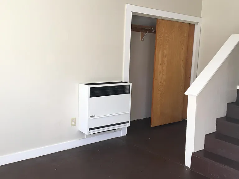 219 Blackburn St — Photo 3
