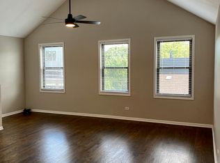 702 N Noble St APT 2, Chicago, IL 60642