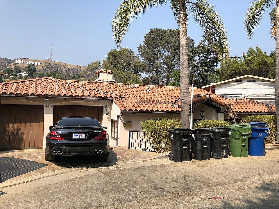 1st image of 2975 Hollyridge Dr