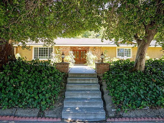 3rd image of 16967 Knollwood Dr