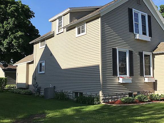 3rd image of 1533 Logan Ave