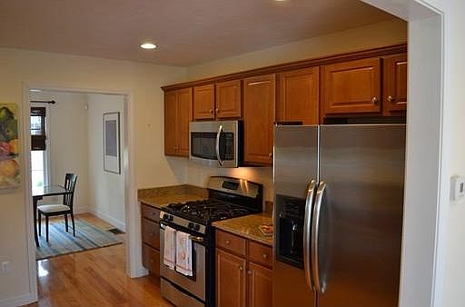 3rd image of 31 Lenox Ave #31