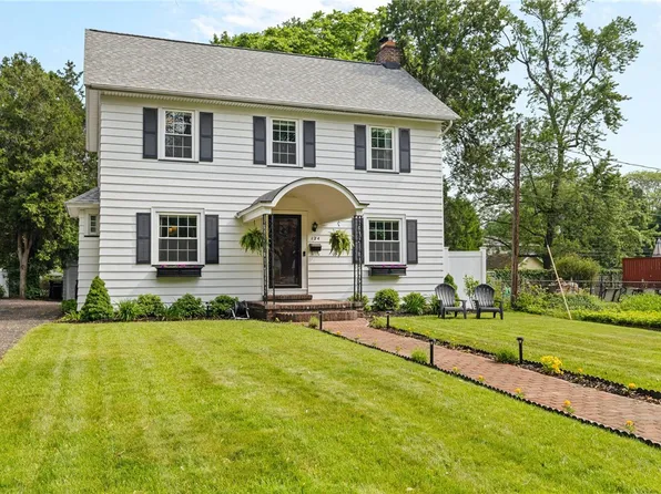 124 Belleclaire Dr, Rochester, NY 14617