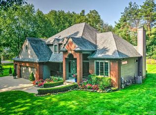 6345 Beach Rd, Troy, MI 48098