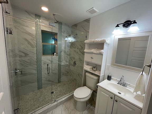 5th image of 511 Hartsdale Dr