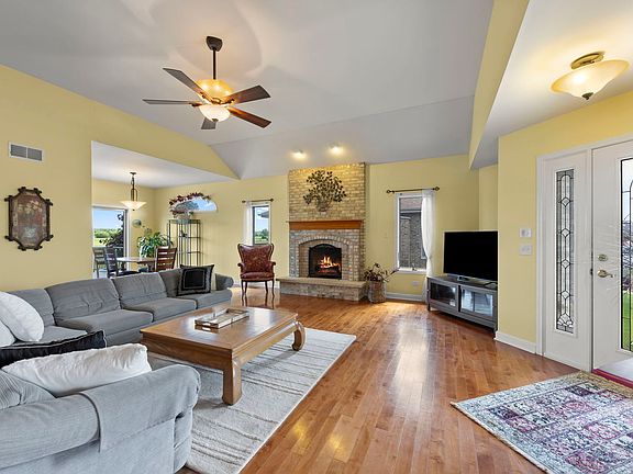 2nd image of 21392 Sea Ray Ln