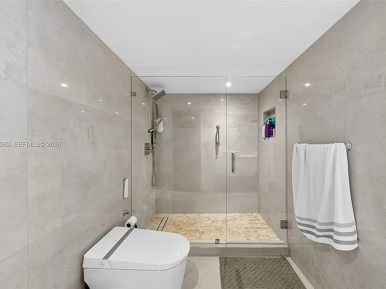 400 S Pointe Dr #2009 — Photo 20