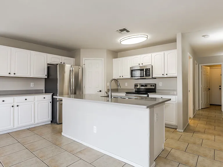 8216 W Globe Ave — Photo 5