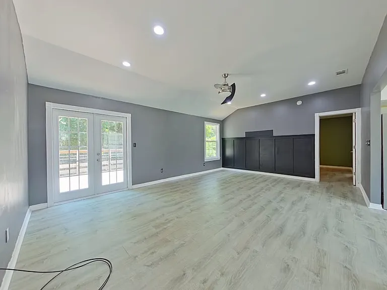 415 Juniper Dr — Photo 2