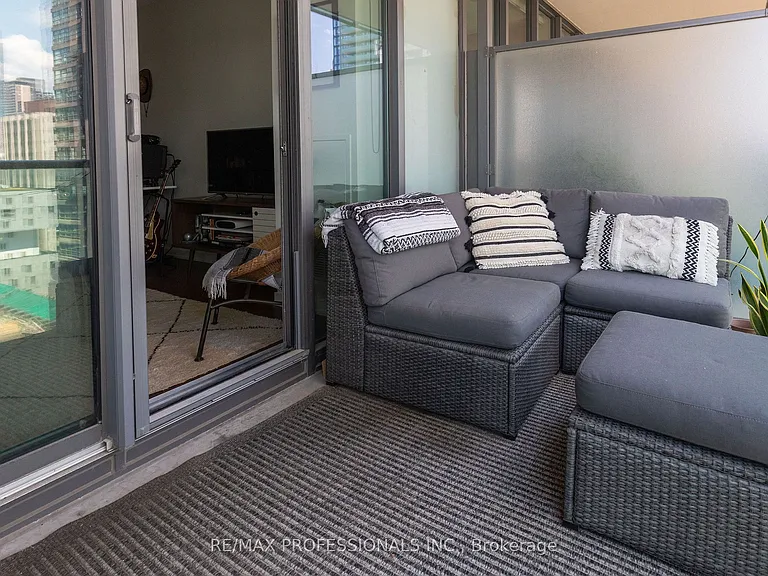 33 Lombard St N #1405 — Photo 10