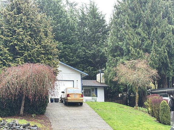 3rd image of 1704 Douglas Ct