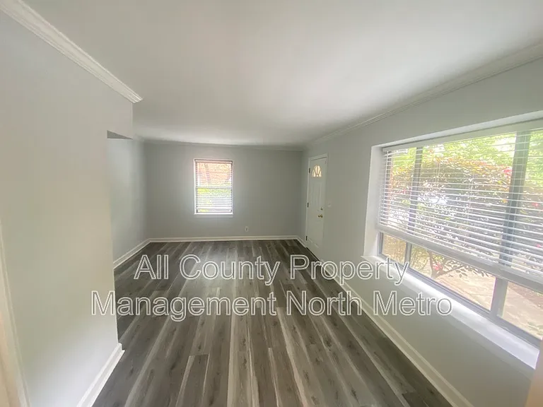 702 Argonne Ave NE #1 — Photo 11