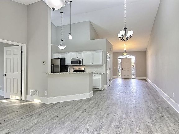 3rd image of 2348 Vierling Dr E