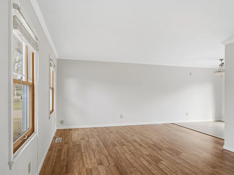 1903 Sumac Dr — Photo 4