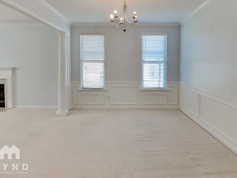 1007 Riviera Dr — Photo 8
