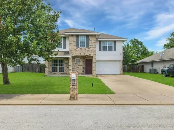 3807 Meadow View Dr, College Station, TX 77845