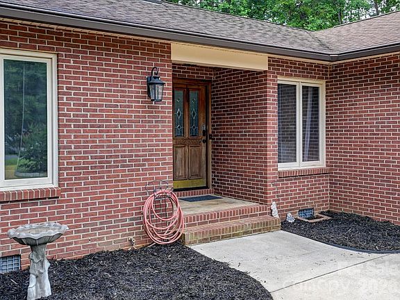 2nd image of 1320 Richard Rd