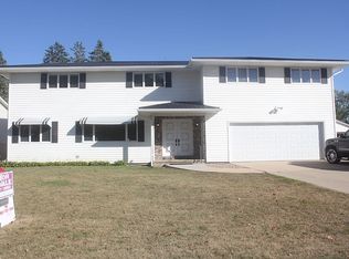 3237 Santa Maria Dr, Waterloo, IA 50702