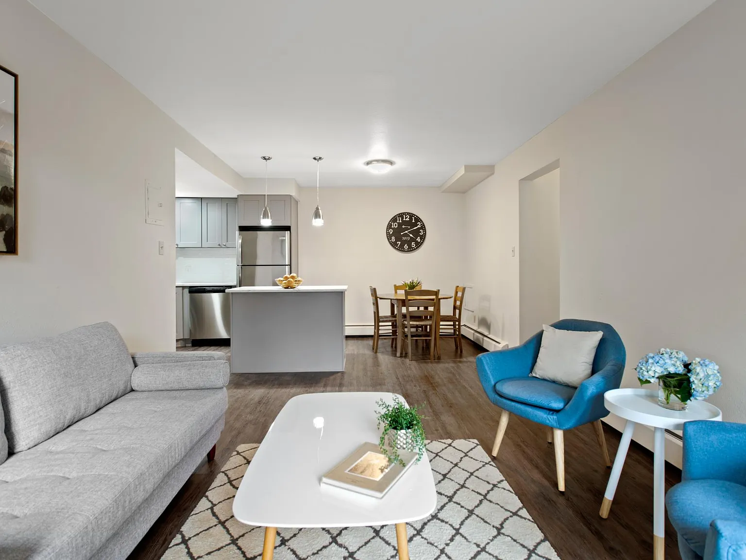 2 bed, 800 sqft, $2,300 — Photo 4