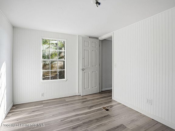 4th image of 9727 Lake Dr