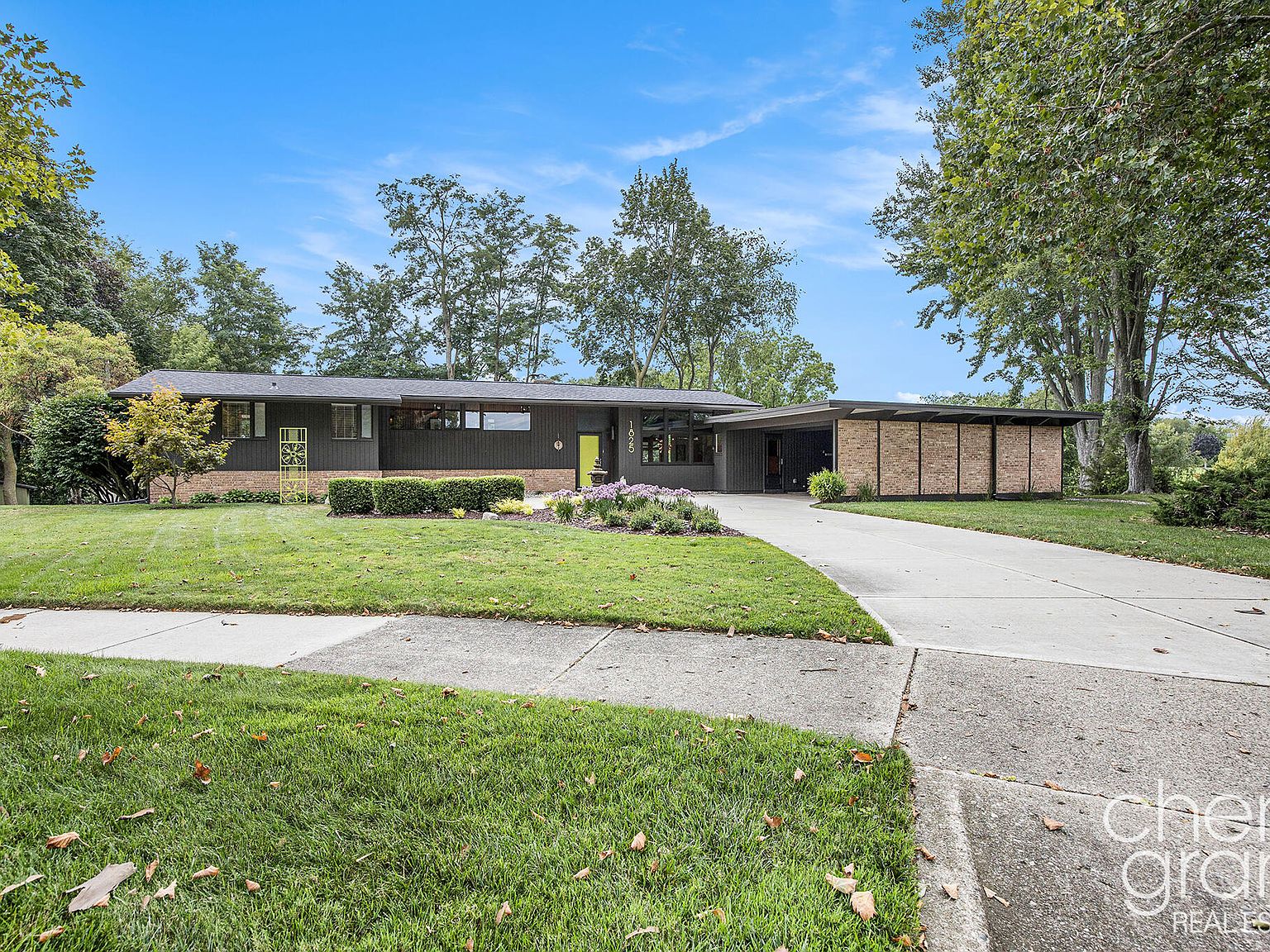 1825 Meadowfield Dr NE