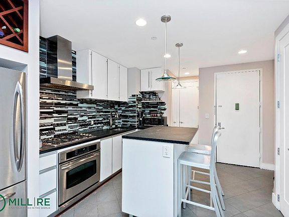 5th image of 4427 Purves St APT 11D