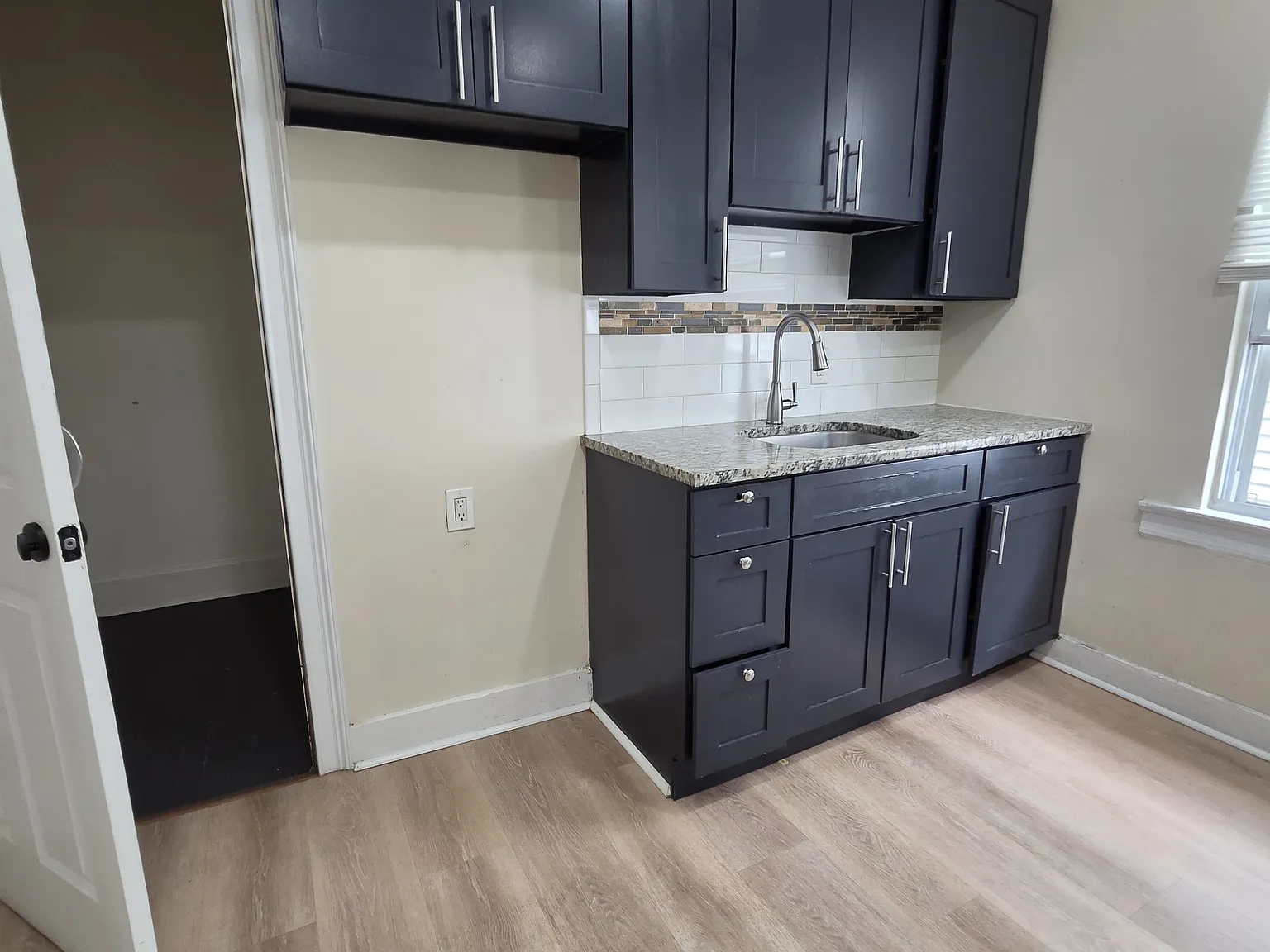 3 bed, 1250 sqft, $2,500 — Photo 2