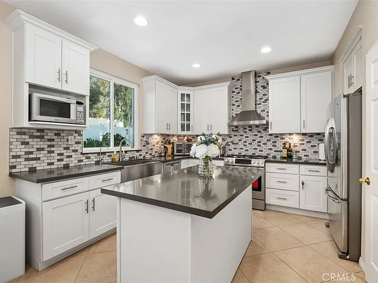 151 Church Pl — Photo 3