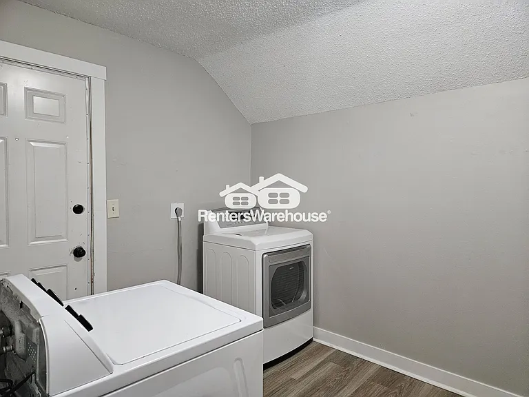 901 41st St — Photo 10