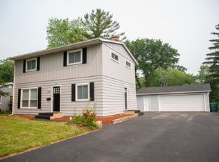 36586 N Edgewood Dr, Gurnee, IL 60031