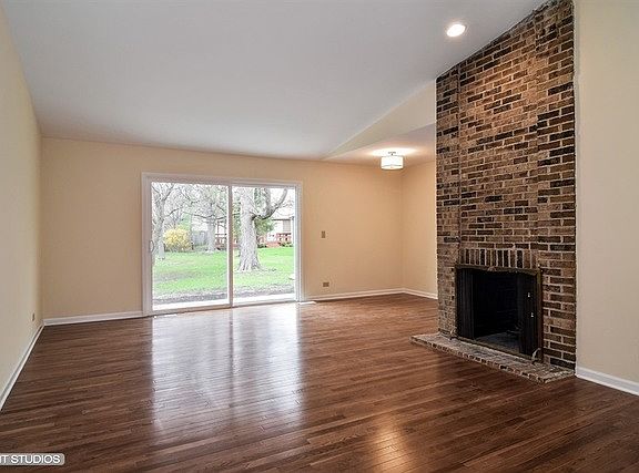 5th image of 60 E Country Club Ct