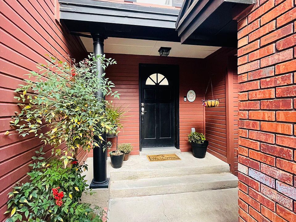 1st image of 3 Williamsburg Dr #3