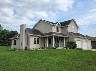1508 Silver Valley Dr, De Witt, IA 52742