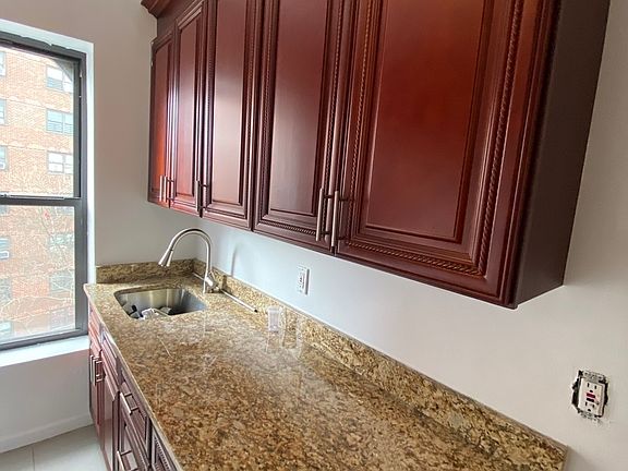 4th image of 275 W 144th St APT 24