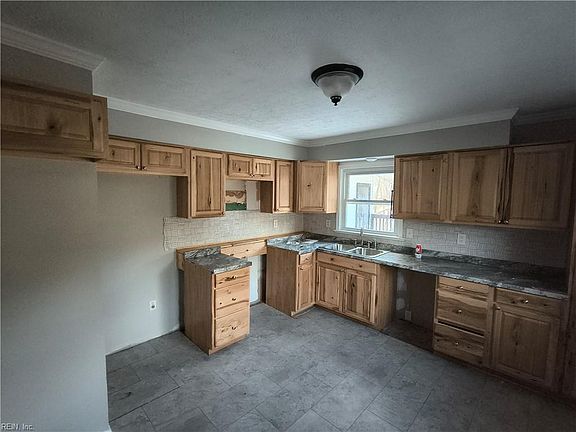 4th image of 7704 Roaring Run Rd